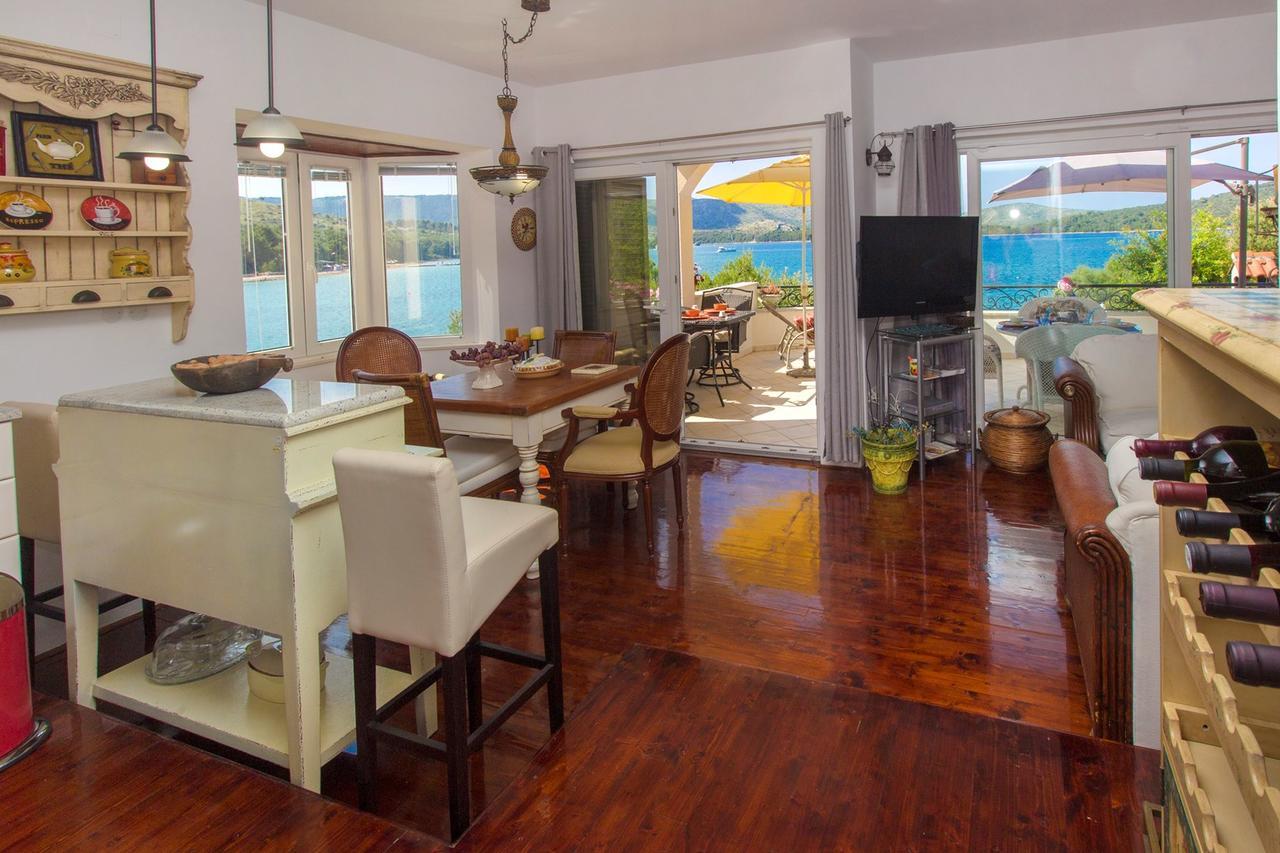 Sea Breeze - Front Sea Apartment Zaboric Exterior photo