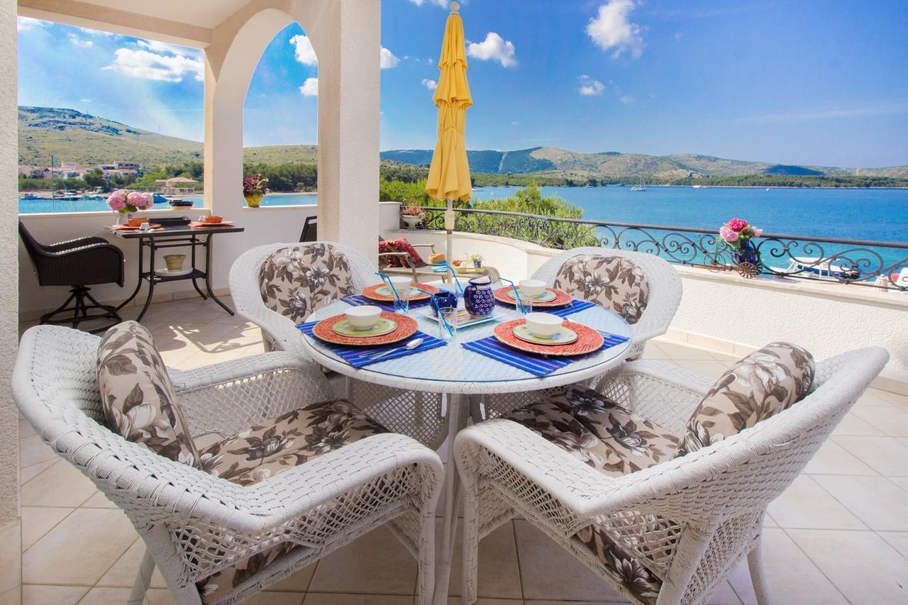 Sea Breeze - Front Sea Apartment Zaboric Exterior photo