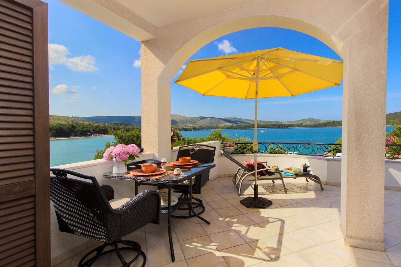 Sea Breeze - Front Sea Apartment Zaboric Exterior photo