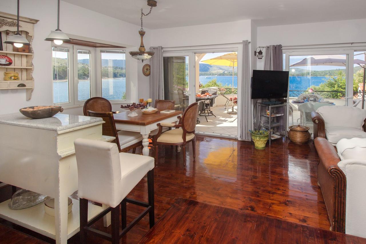 Sea Breeze - Front Sea Apartment Zaboric Exterior photo