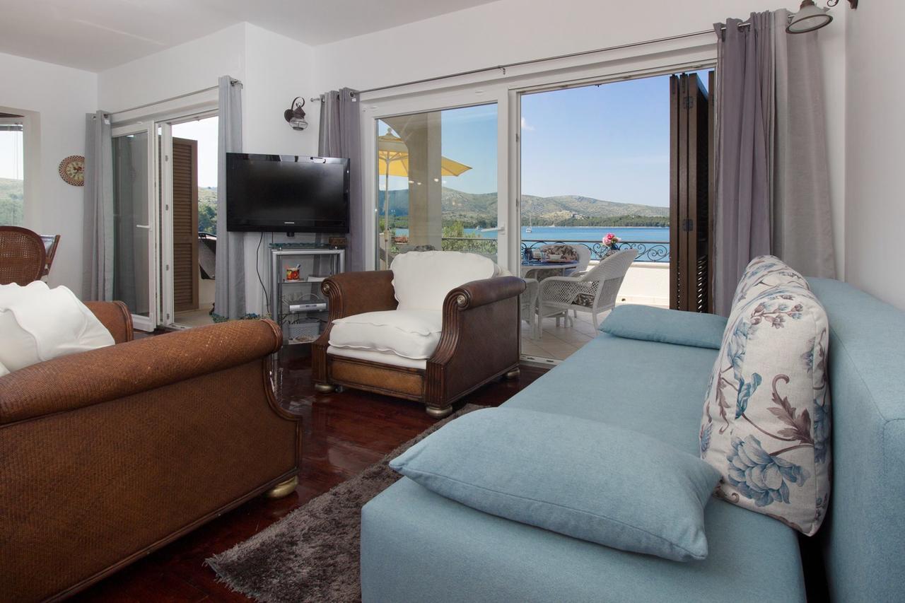 Sea Breeze - Front Sea Apartment Zaboric Exterior photo