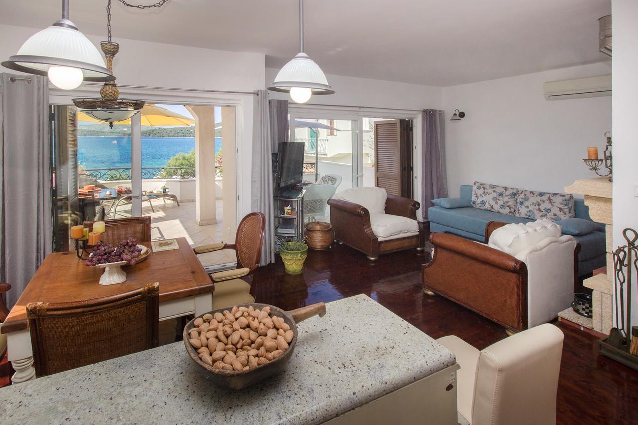 Sea Breeze - Front Sea Apartment Zaboric Exterior photo