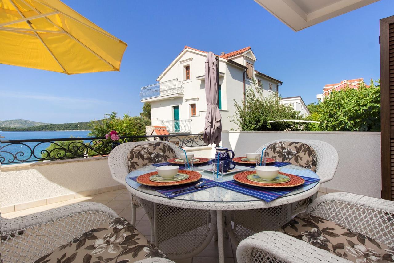 Sea Breeze - Front Sea Apartment Zaboric Exterior photo