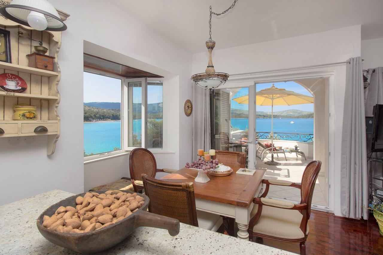 Sea Breeze - Front Sea Apartment Zaboric Exterior photo