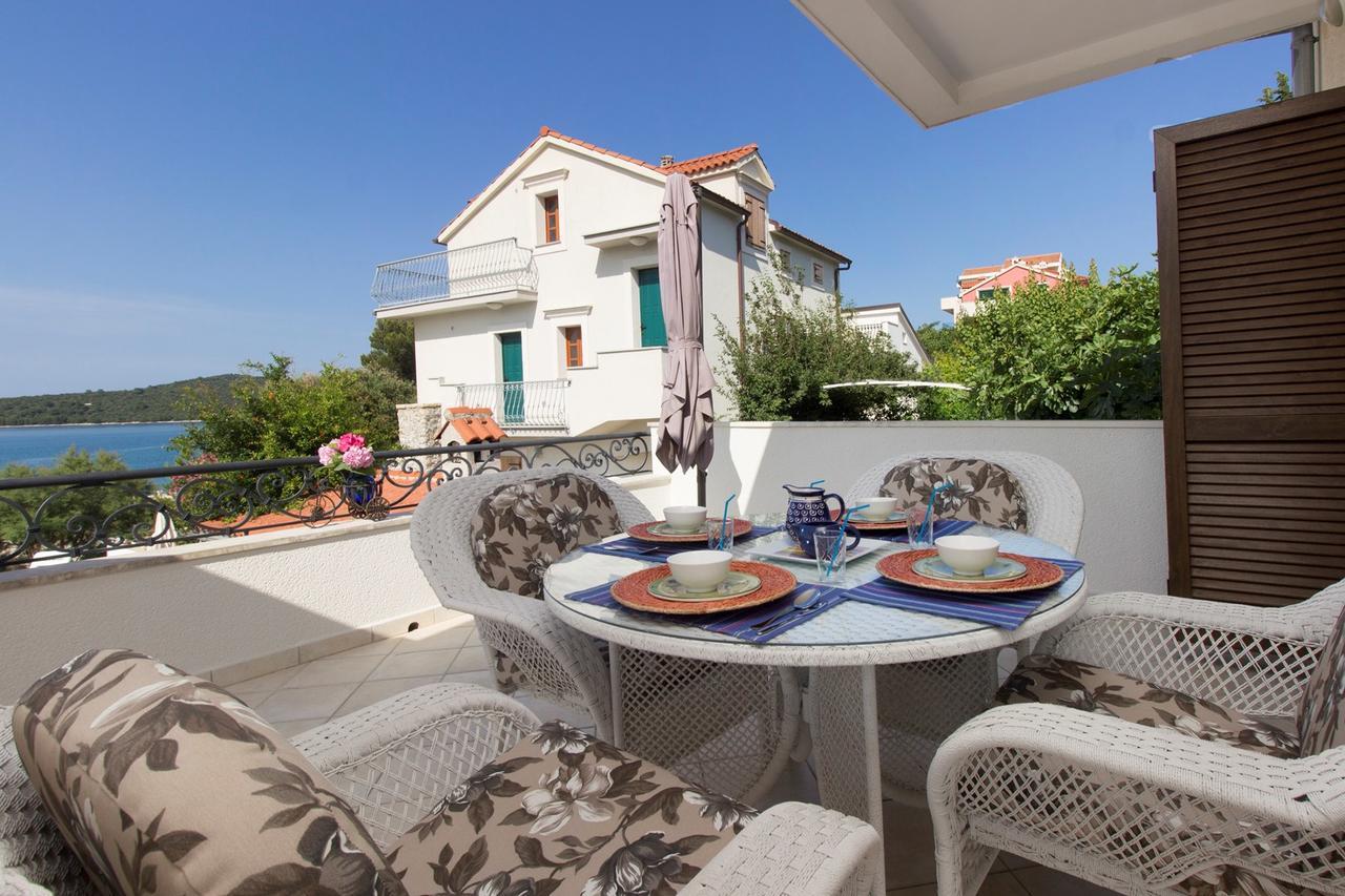 Sea Breeze - Front Sea Apartment Zaboric Exterior photo